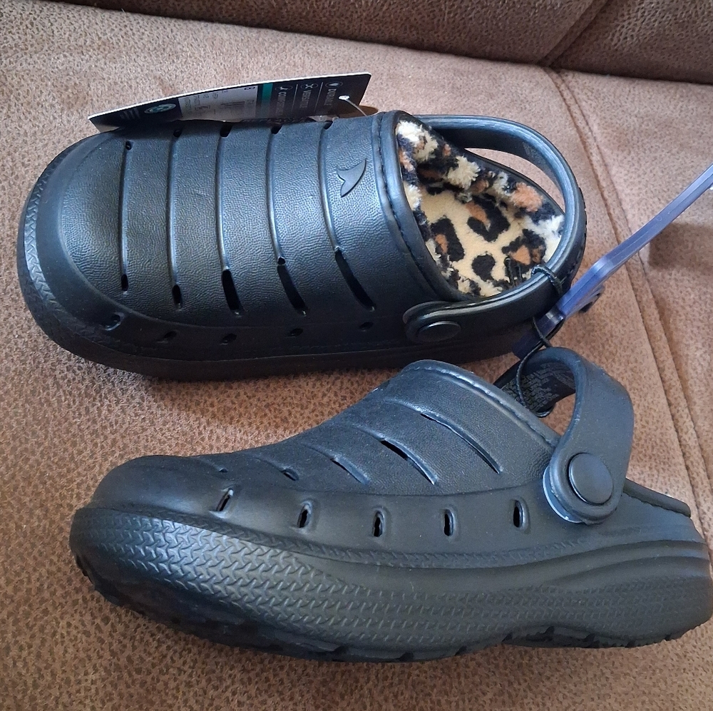 Rugged Shark Kids' Black Cozy-Lined Clog Shoes Size 8